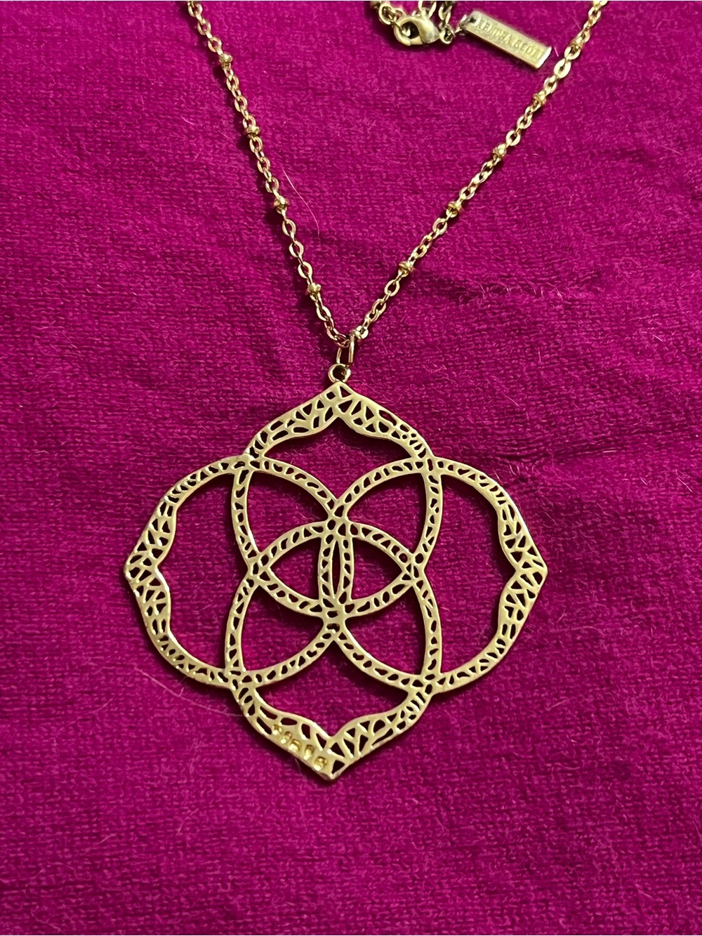 EUC Kendra Scott Gold Betty Medallion Necklace